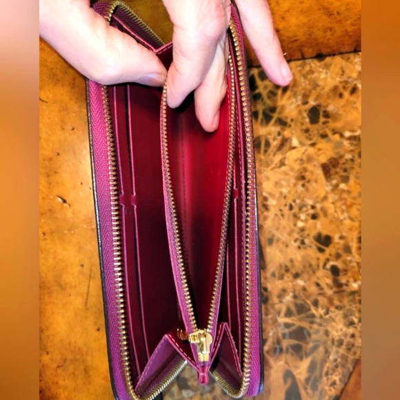 Louis Vuitton Vernis Clemence long zip around wallet - Picture 8 of 11